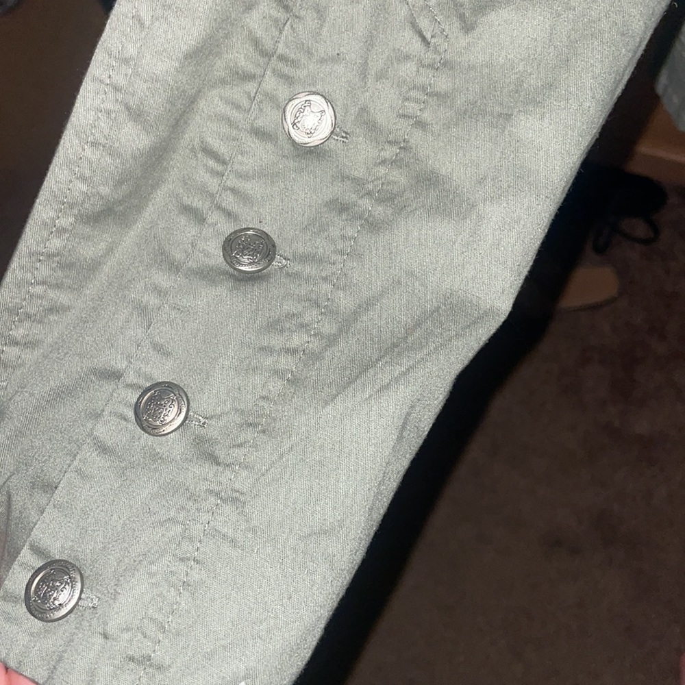 Green button down - Picture 4 of 8